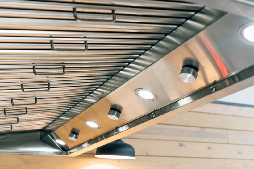 Summerset Grills 60" Outdoor Rated Vent Hood w/ 2,000 CFM Motor & Mounting Bracket