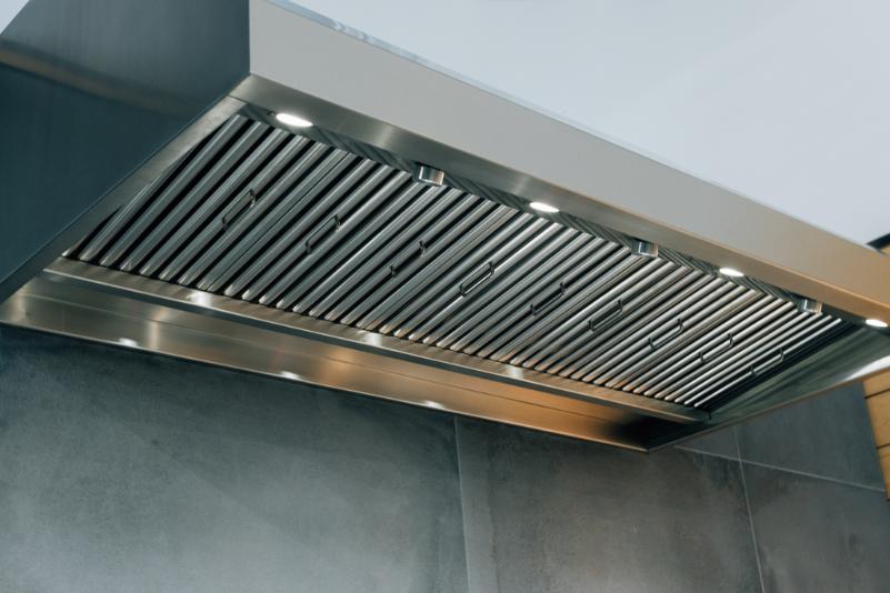 Summerset Grills 60" Outdoor Rated Vent Hood w/ 2,000 CFM Motor & Mounting Bracket